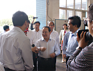 زيارة أمين محافظ و لجنة الحزب الإقليمي السيد لو شين شي لسيتون